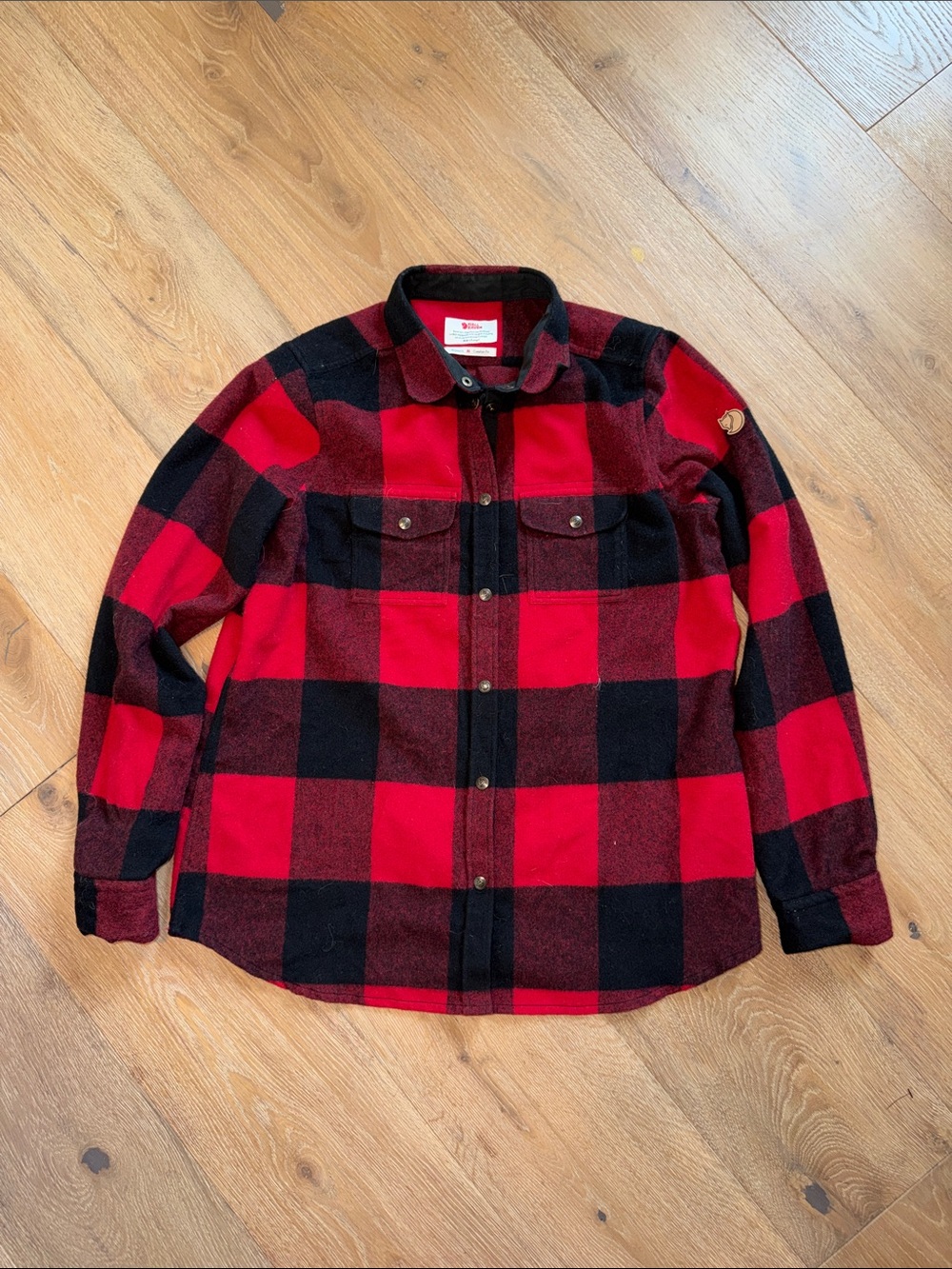 Fjall raven Men's Red & Black Buffalo Plaid Casual Button-Down Shirt medium wool